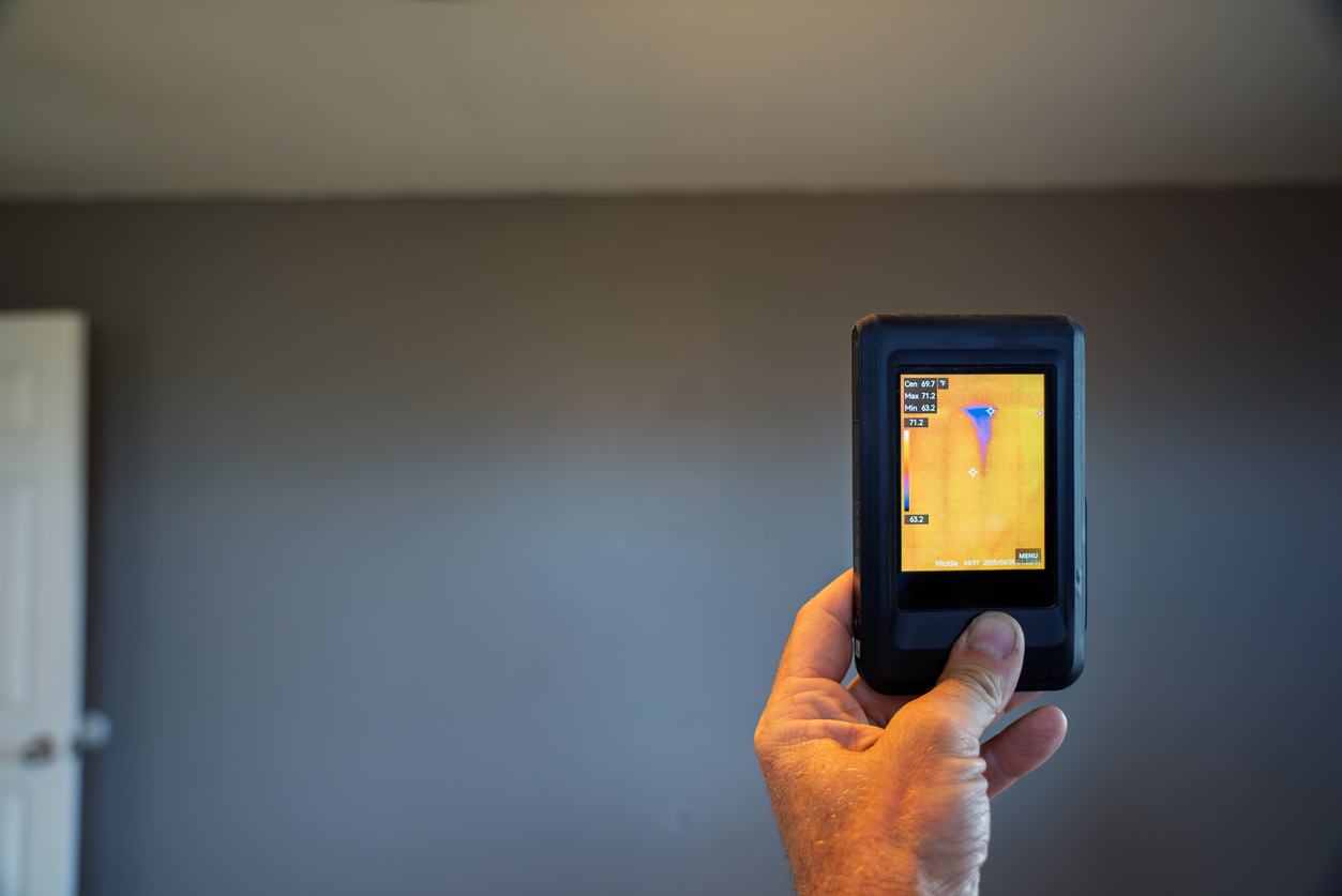 A thermal imaging camera checks a home’s walls for hidden temperature and moisture issues during an indoor air quality inspection in Florida.